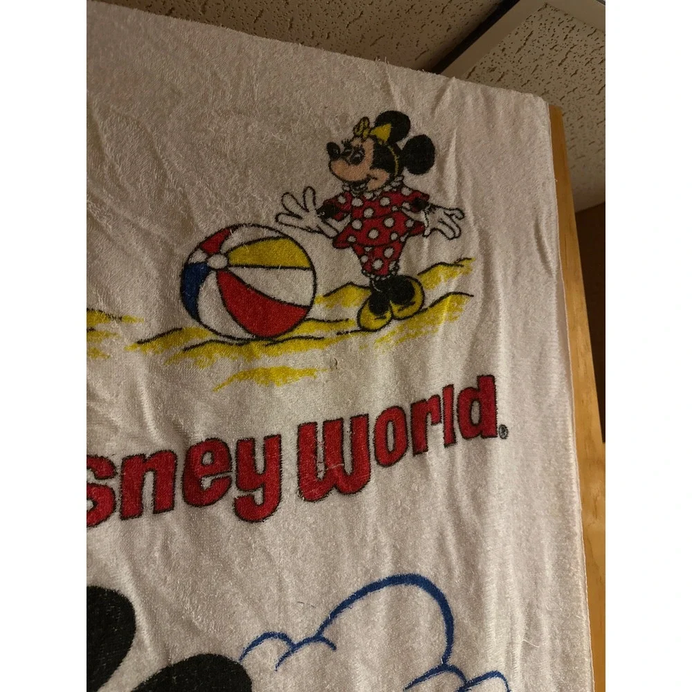 Vintage Walt Disney World Beach Towel Mickey Mouse Surfing Minnie Pluto Goofy